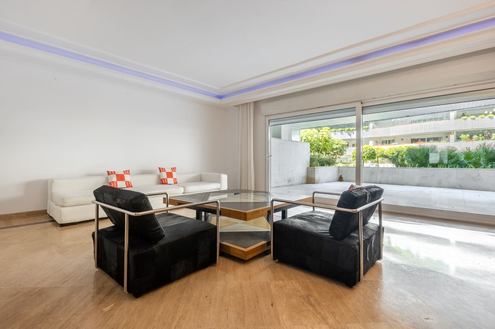 3 sypialnia Apartament na sprzedaż w Marbella z basenem garażem - 1 850 000 € (Ref: 9839075)