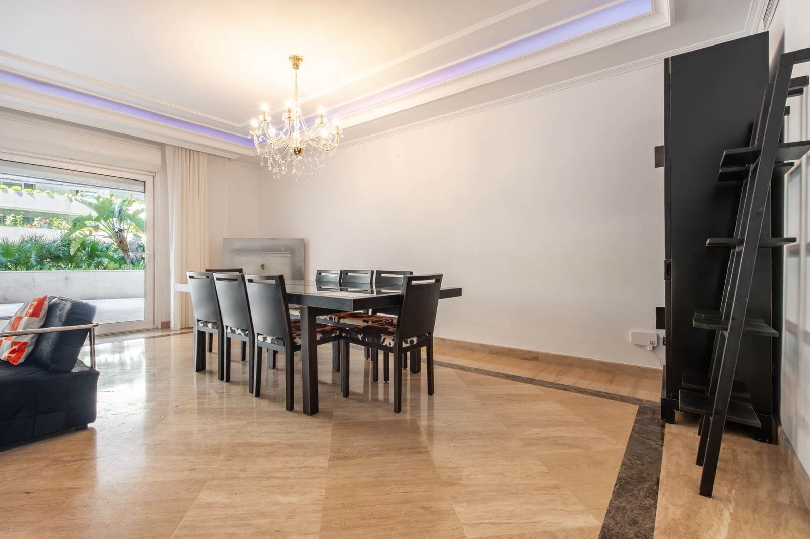 3 sypialnia Apartament na sprzedaż w Marbella z basenem garażem - 1 850 000 € (Ref: 9839075)