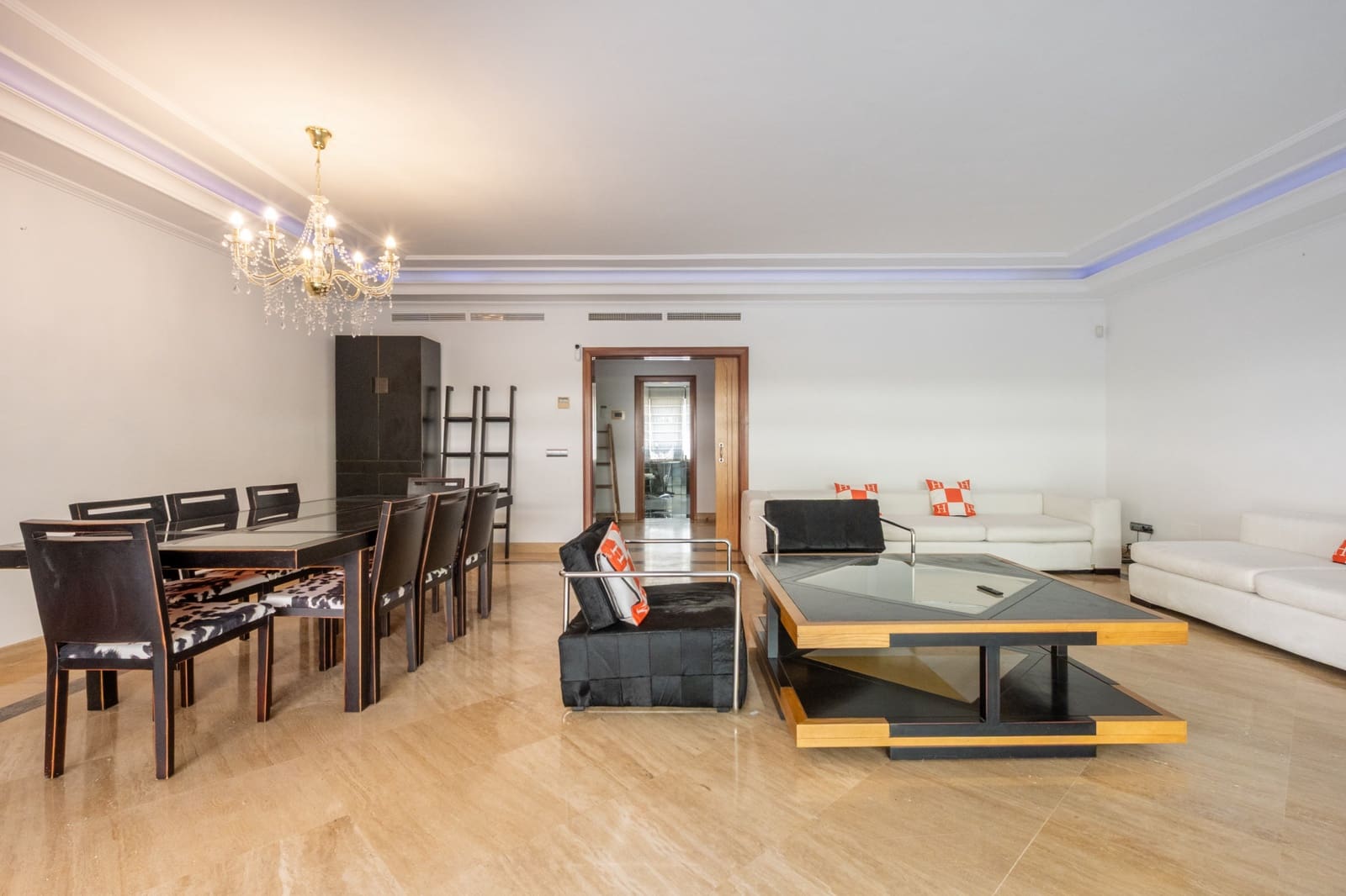 3 sypialnia Apartament na sprzedaż w Marbella z basenem garażem - 1 850 000 € (Ref: 9839075)