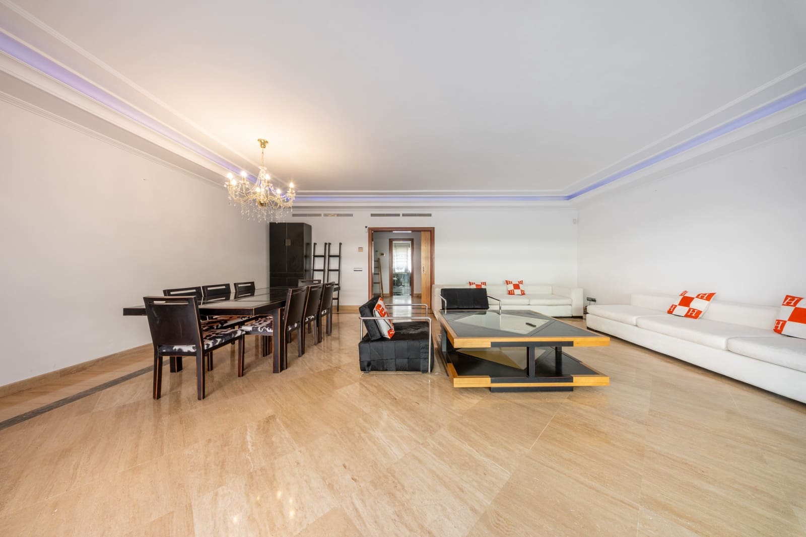 3 sypialnia Apartament na sprzedaż w Marbella z basenem garażem - 1 850 000 € (Ref: 9839075)