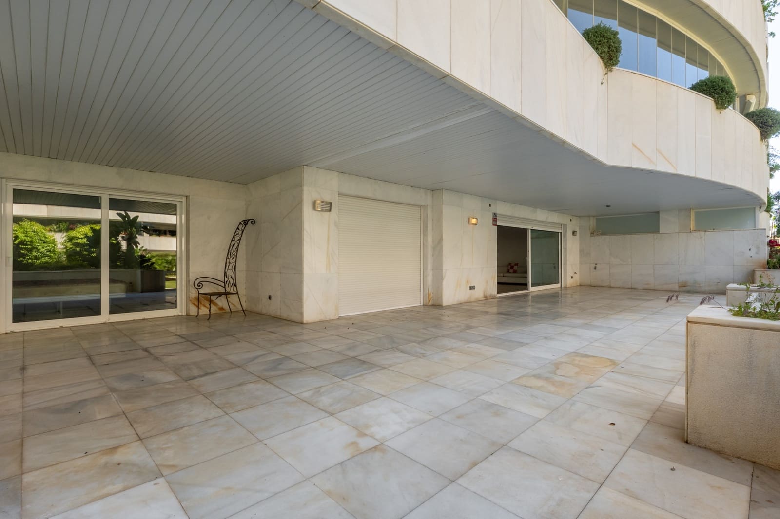 3 sypialnia Apartament na sprzedaż w Marbella z basenem garażem - 1 850 000 € (Ref: 9839075)