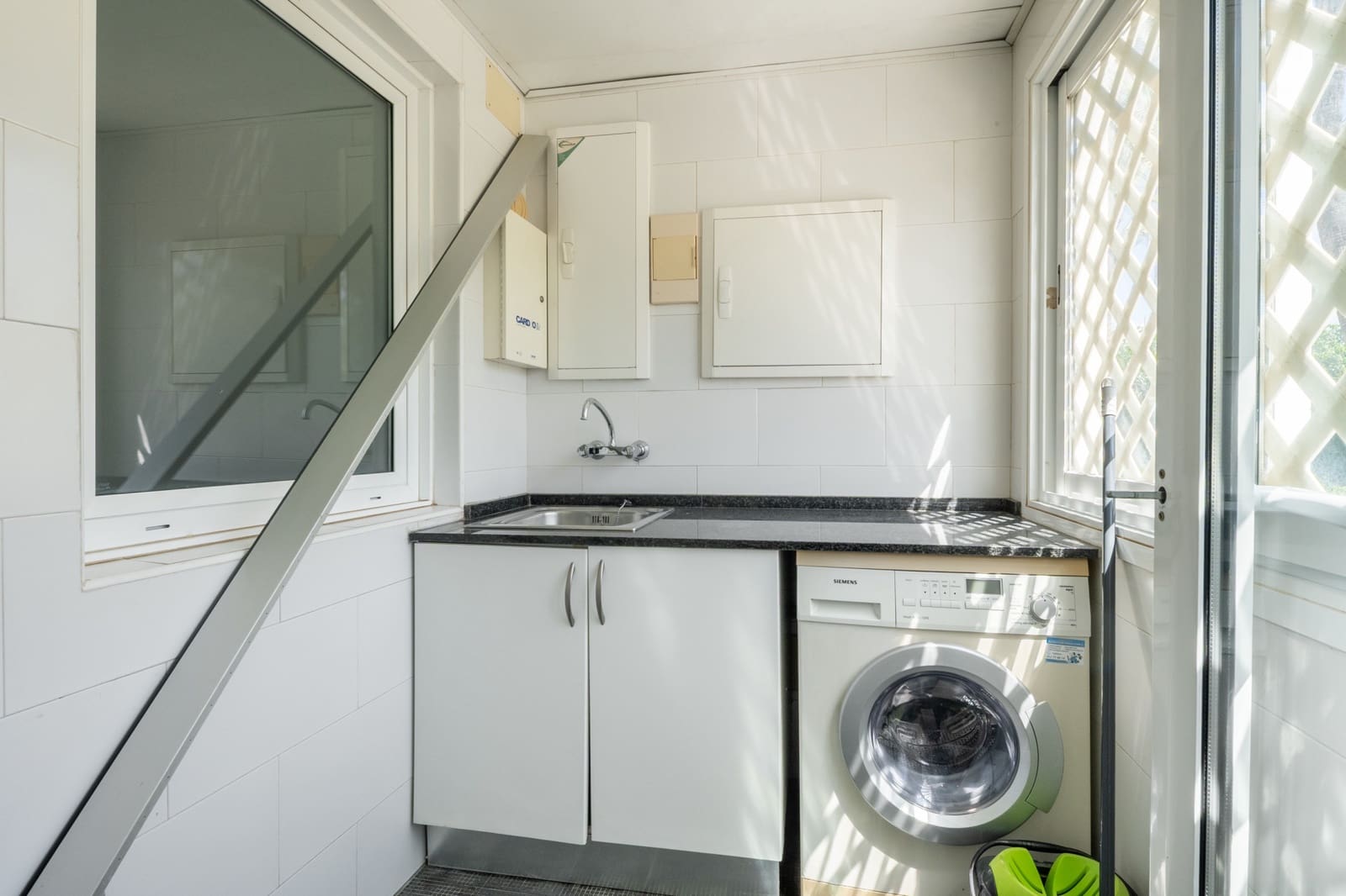 3 sypialnia Apartament na sprzedaż w Marbella z basenem garażem - 1 850 000 € (Ref: 9839075)