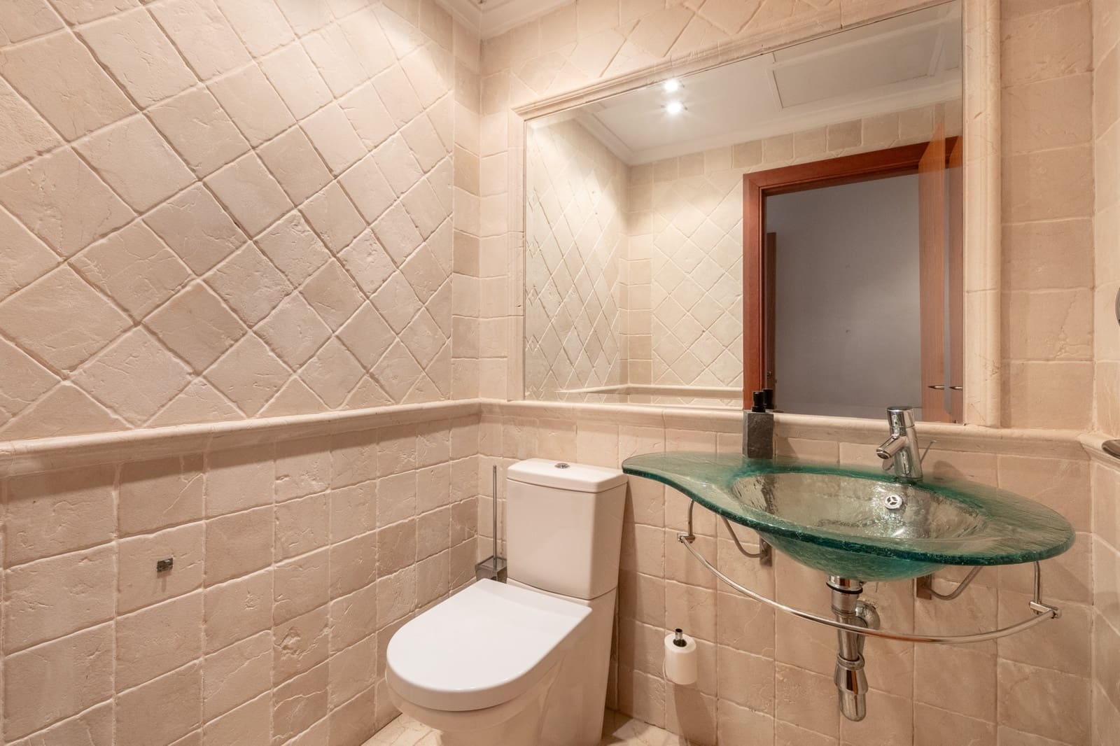 3 sypialnia Apartament na sprzedaż w Marbella z basenem garażem - 1 850 000 € (Ref: 9839075)