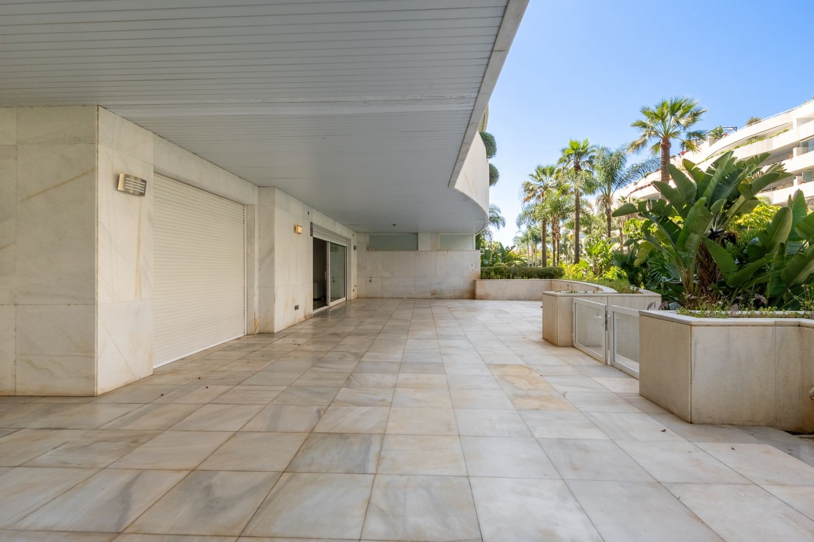 3 sypialnia Apartament na sprzedaż w Marbella z basenem garażem - 1 850 000 € (Ref: 9839075)
