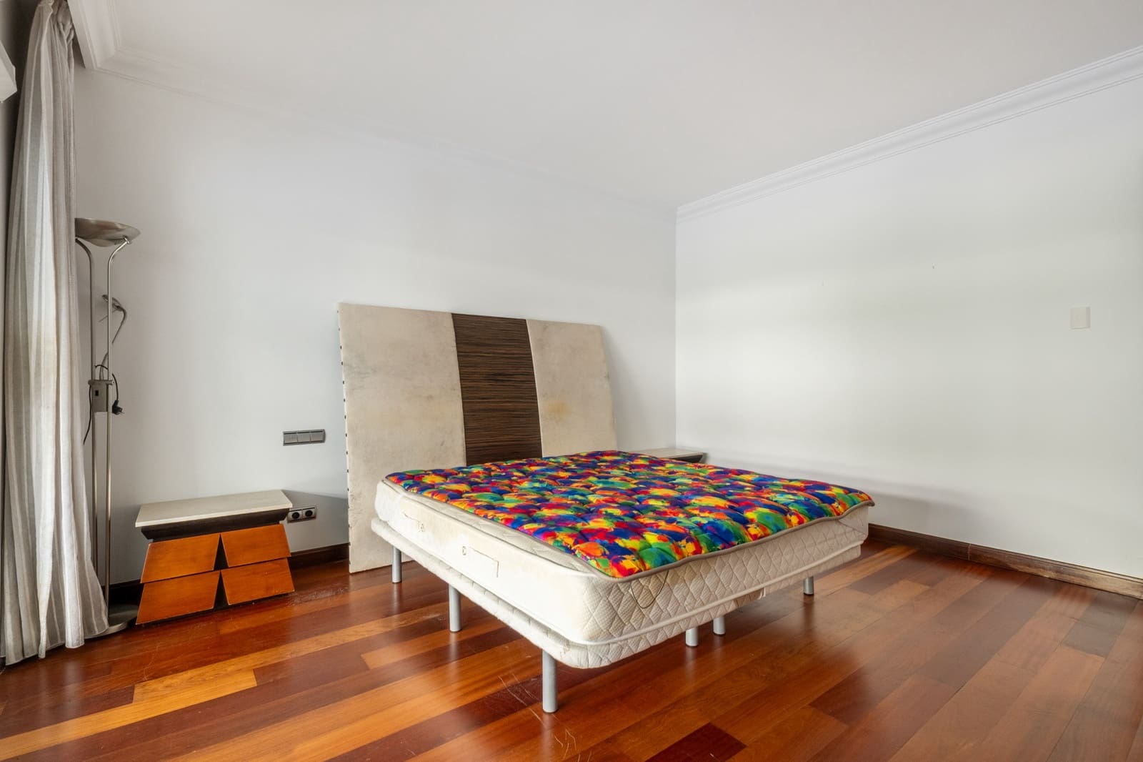 3 sypialnia Apartament na sprzedaż w Marbella z basenem garażem - 1 850 000 € (Ref: 9839075)