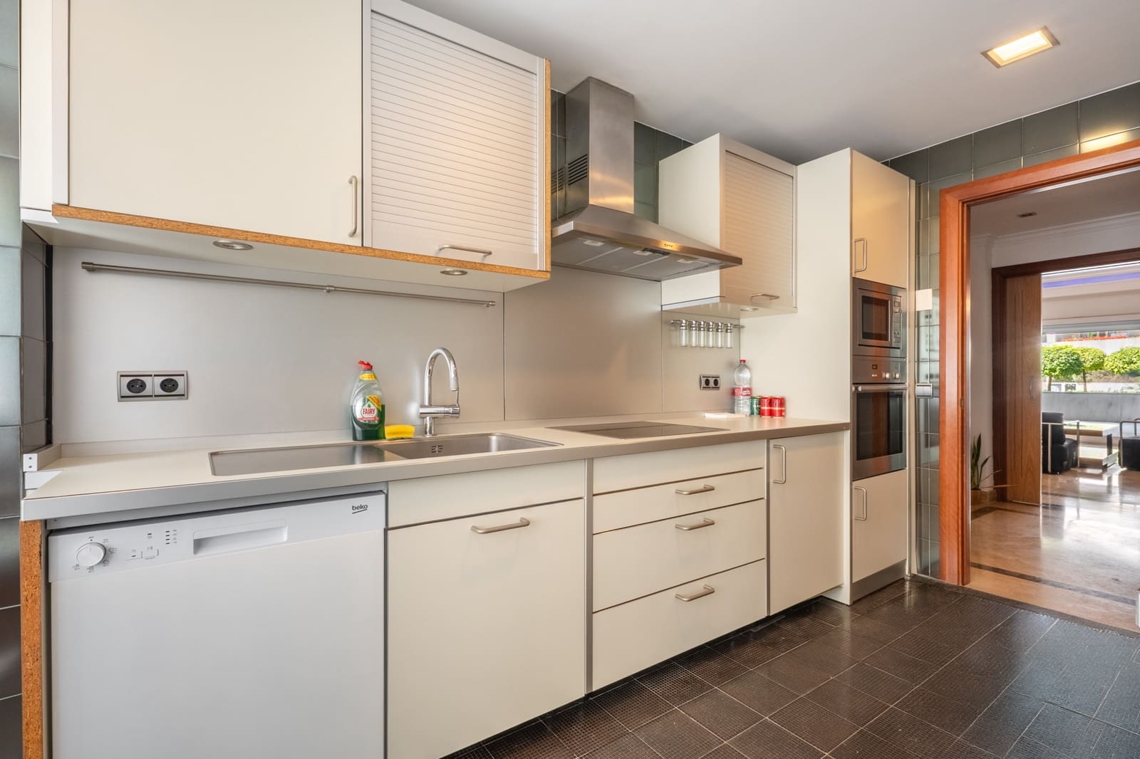3 sypialnia Apartament na sprzedaż w Marbella z basenem garażem - 1 850 000 € (Ref: 9839075)