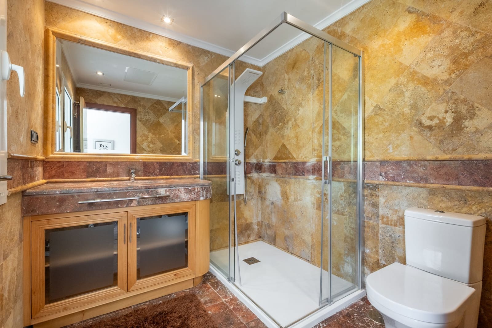 3 sypialnia Apartament na sprzedaż w Marbella z basenem garażem - 1 850 000 € (Ref: 9839075)