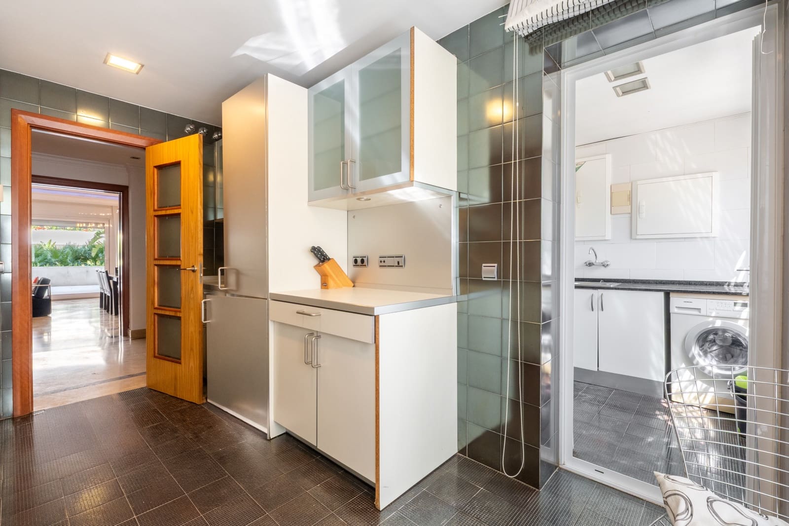 3 sypialnia Apartament na sprzedaż w Marbella z basenem garażem - 1 850 000 € (Ref: 9839075)