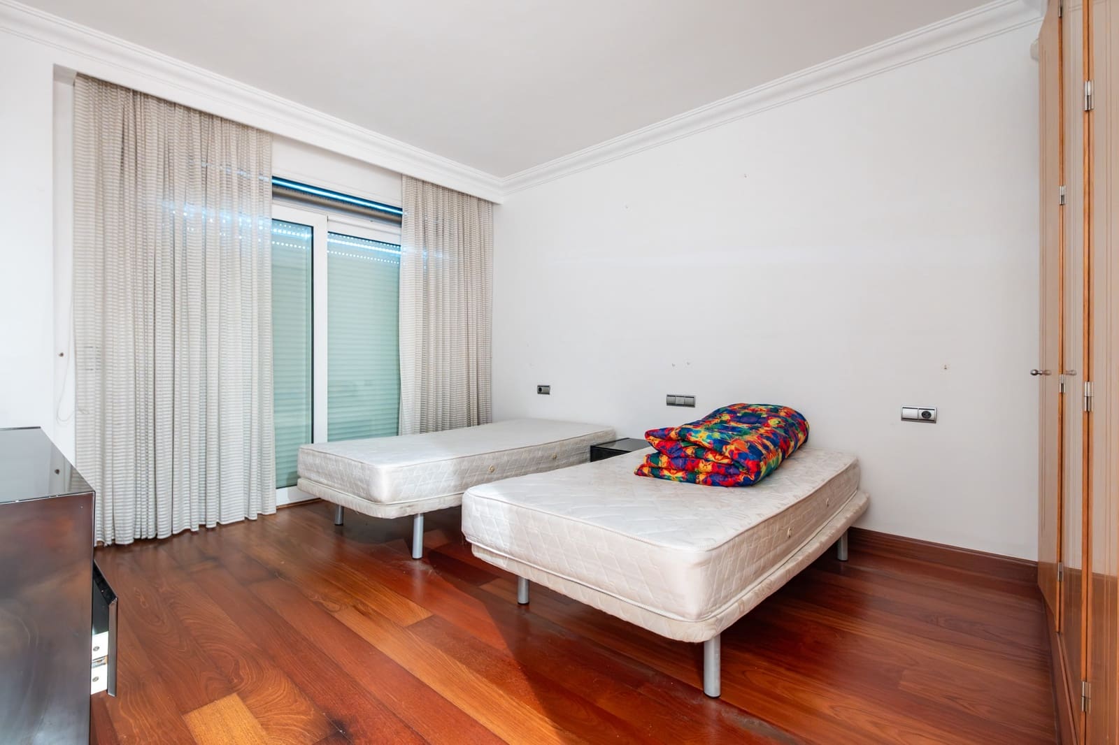 3 sypialnia Apartament na sprzedaż w Marbella z basenem garażem - 1 850 000 € (Ref: 9839075)