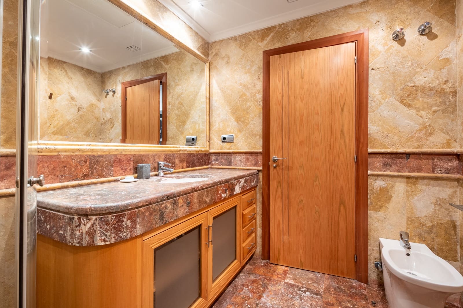 3 sypialnia Apartament na sprzedaż w Marbella z basenem garażem - 1 850 000 € (Ref: 9839075)