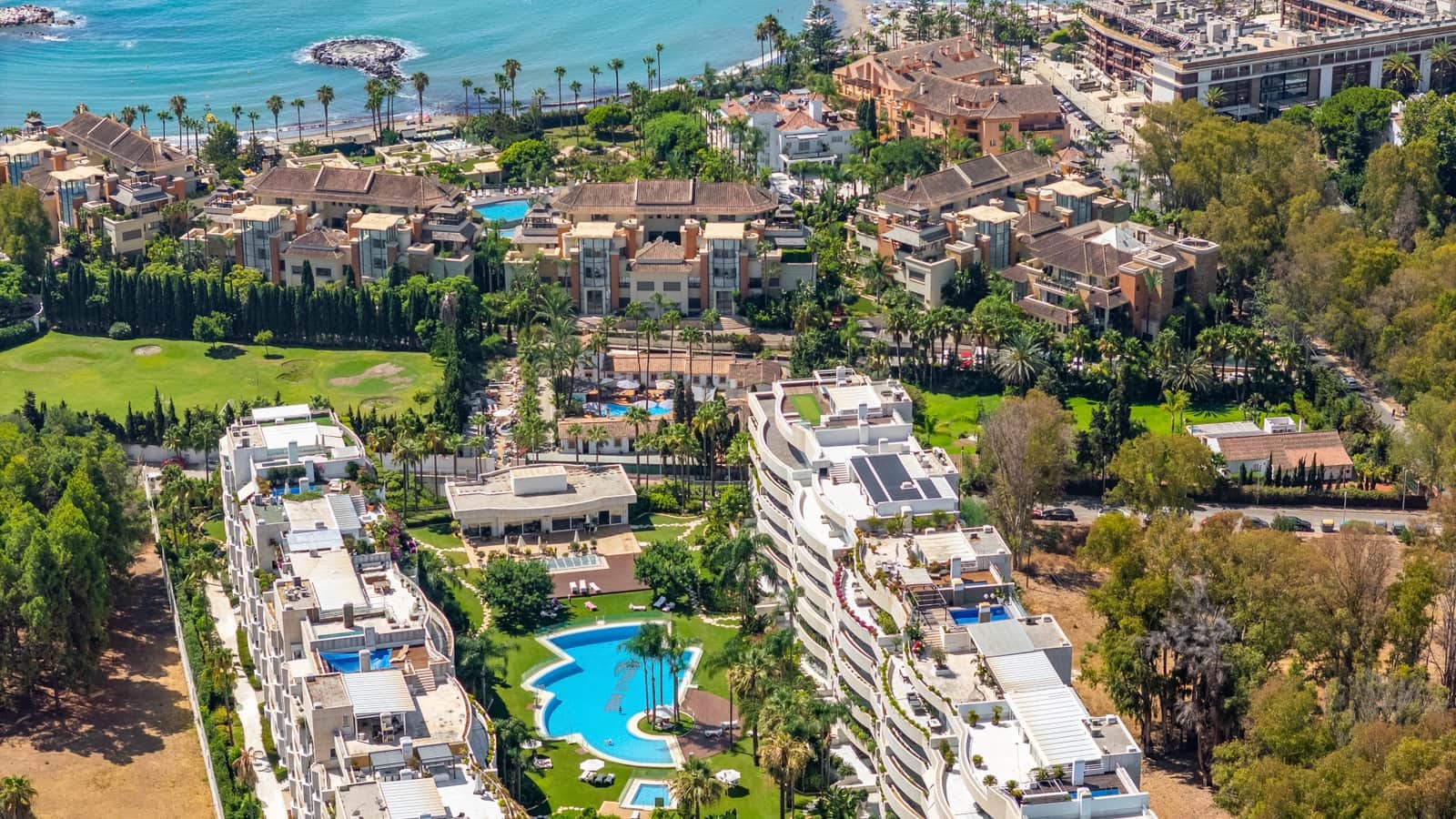 3 sypialnia Apartament na sprzedaż w Marbella z basenem garażem - 1 850 000 € (Ref: 9839075)