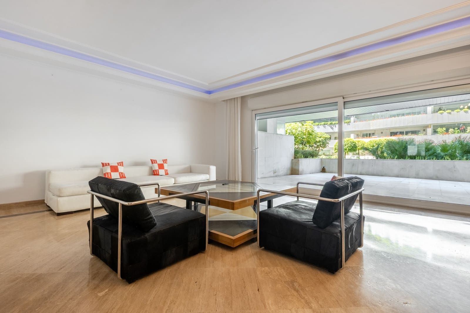 3 bedroom Apartment for sale in Marbella with pool garage - € 1,850,000 (Ref: 9839075)