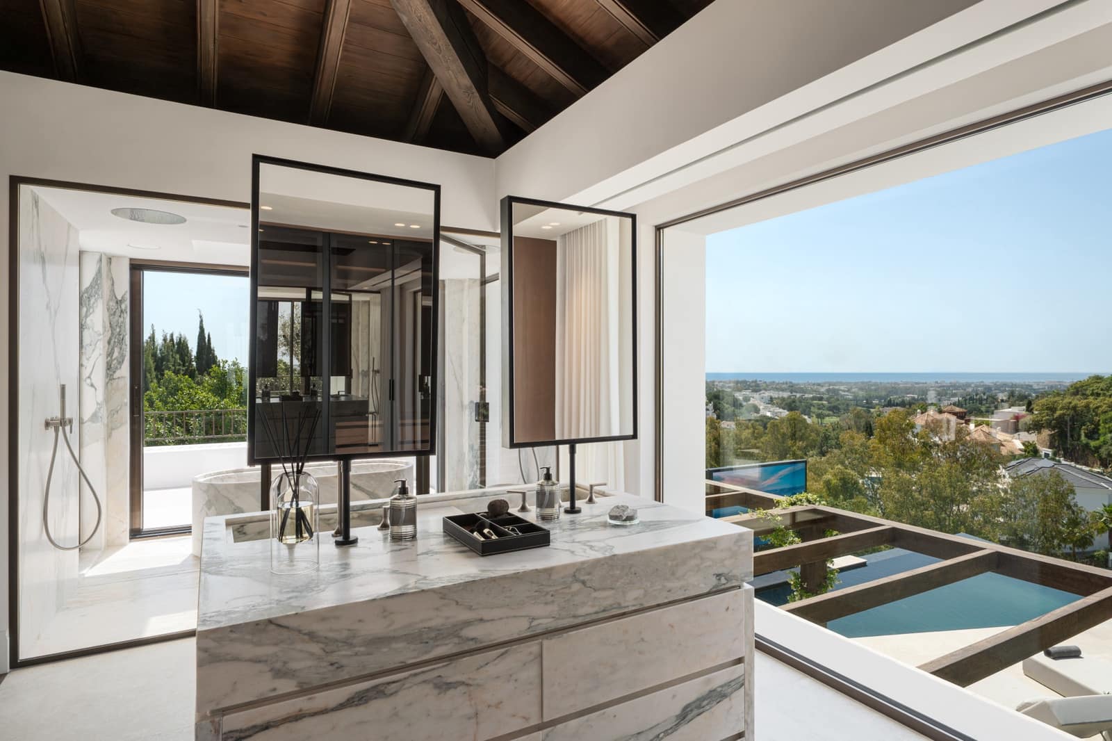 6 bedroom Villa for sale in Benahavis with pool garage - € 8,795,000 (Ref: 9845258)
