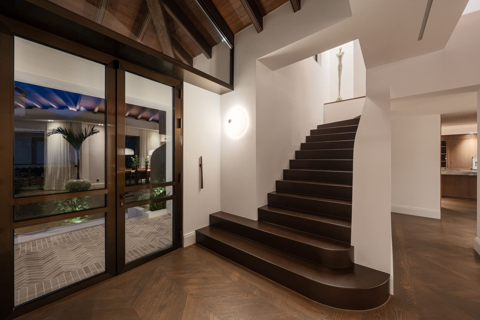 6 bedroom Villa for sale in Benahavis with pool garage - € 8,795,000 (Ref: 9845258)