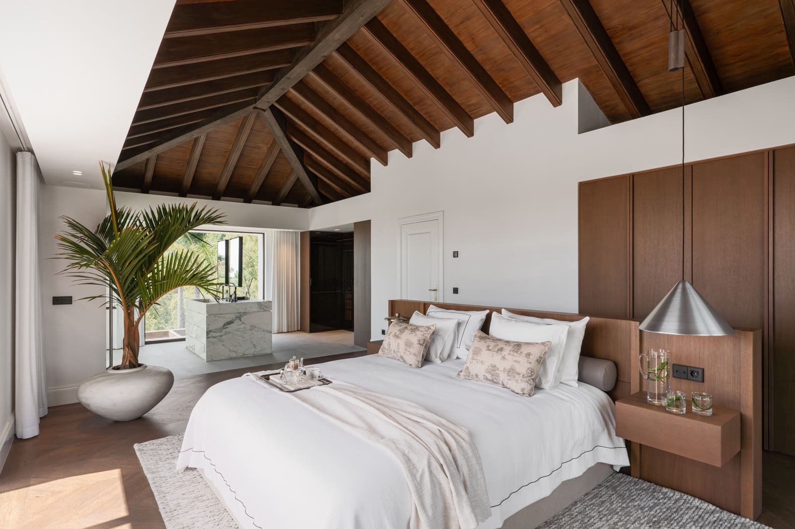 6 bedroom Villa for sale in Benahavis with pool garage - € 8,795,000 (Ref: 9845258)