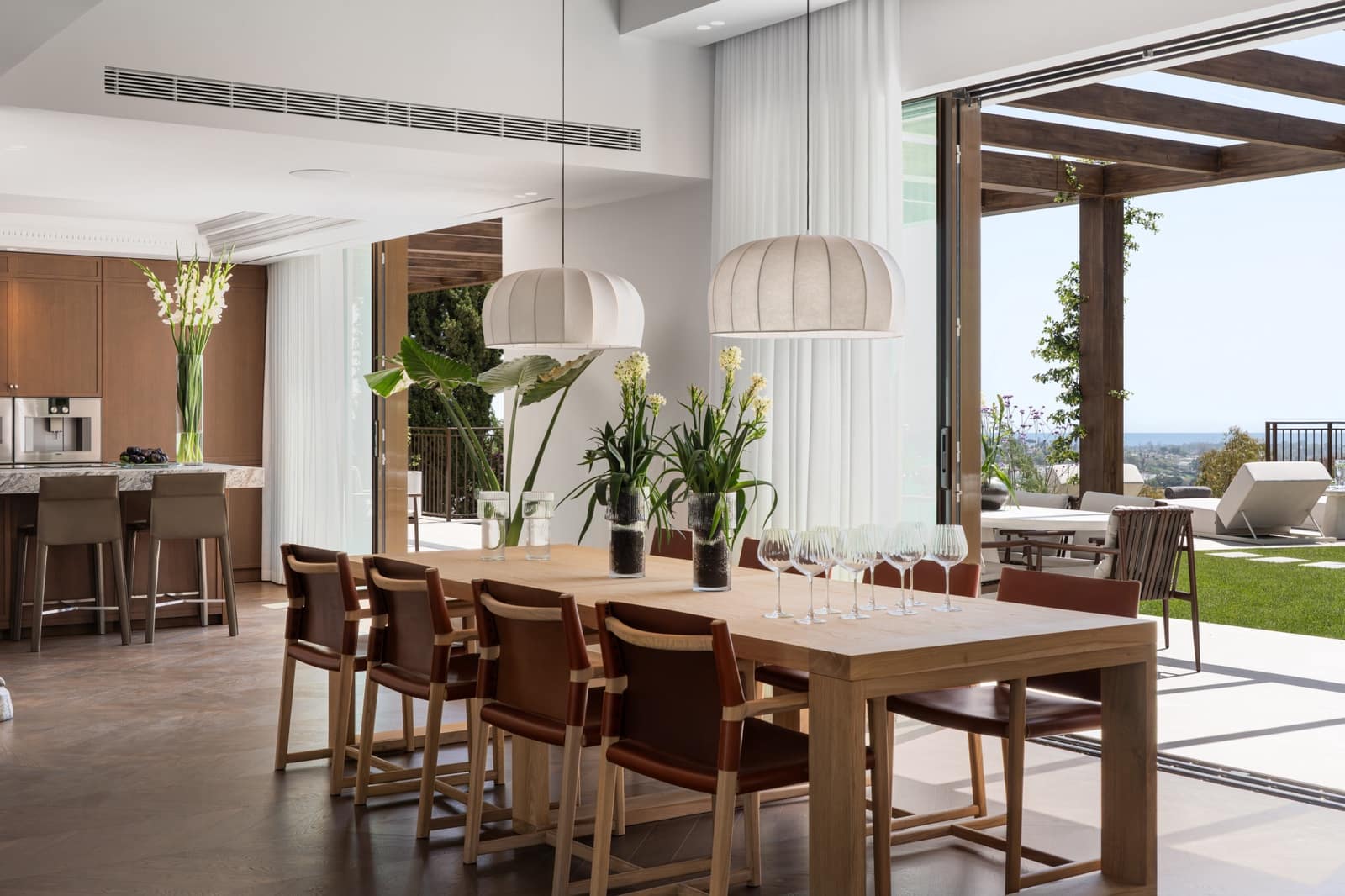 6 bedroom Villa for sale in Benahavis with pool garage - € 8,795,000 (Ref: 9845258)