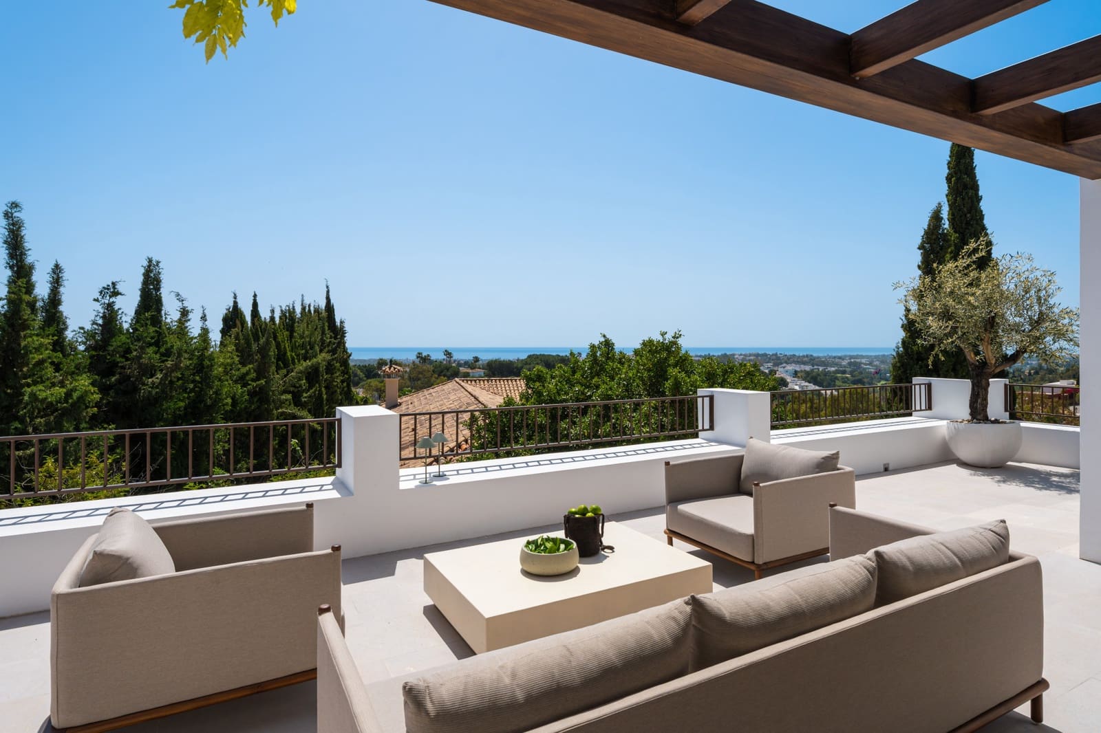 6 bedroom Villa for sale in Benahavis with pool garage - € 8,795,000 (Ref: 9845258)