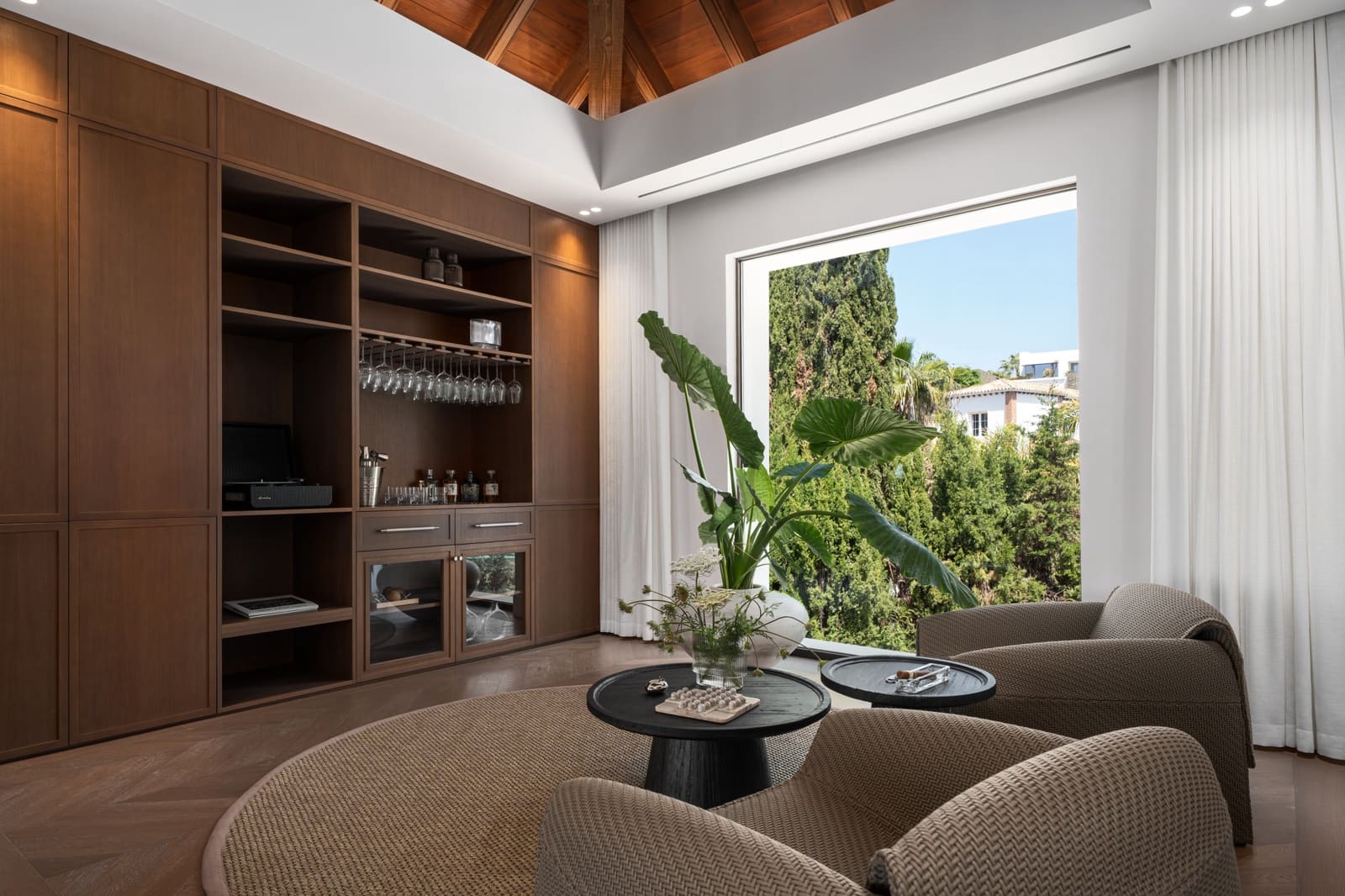 6 bedroom Villa for sale in Benahavis with pool garage - € 8,795,000 (Ref: 9845258)
