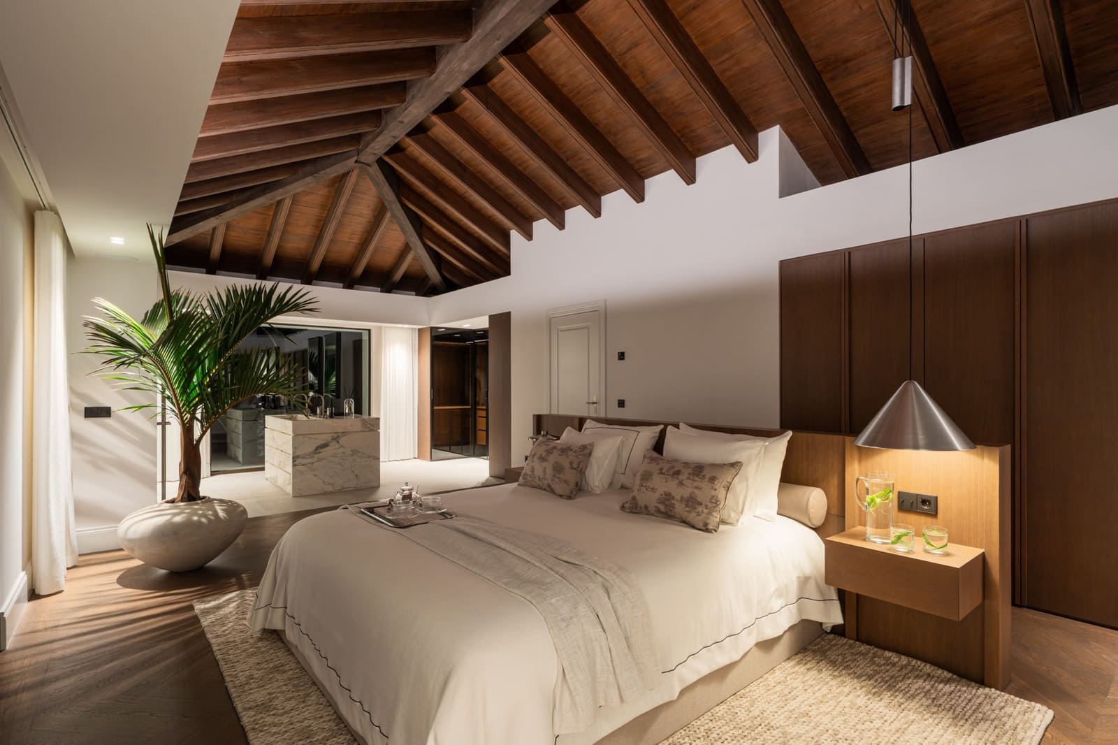 6 bedroom Villa for sale in Benahavis with pool garage - € 8,795,000 (Ref: 9845258)