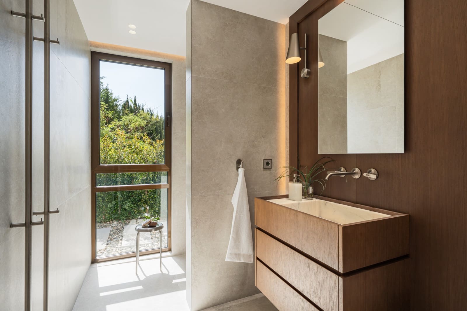 6 bedroom Villa for sale in Benahavis with pool garage - € 8,795,000 (Ref: 9845258)