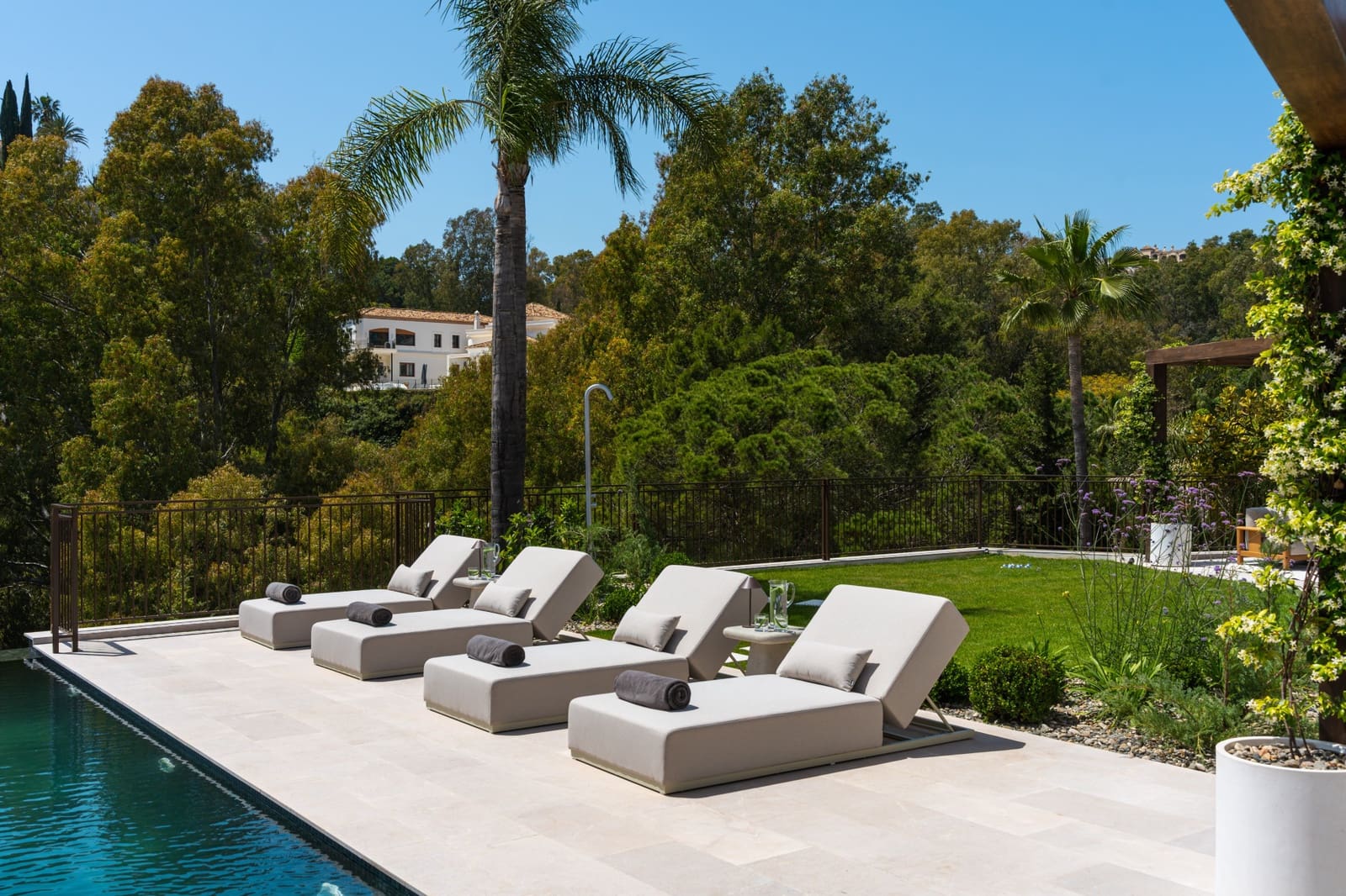 6 bedroom Villa for sale in Benahavis with pool garage - € 8,795,000 (Ref: 9845258)