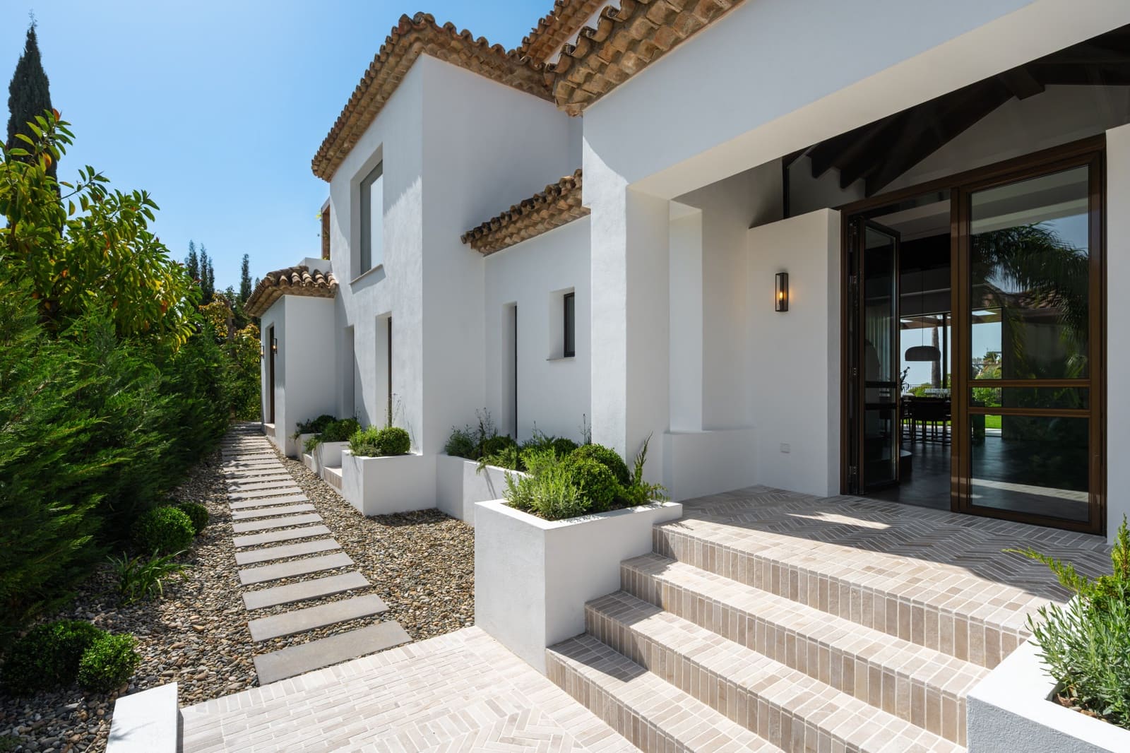 6 bedroom Villa for sale in Benahavis with pool garage - € 8,795,000 (Ref: 9845258)