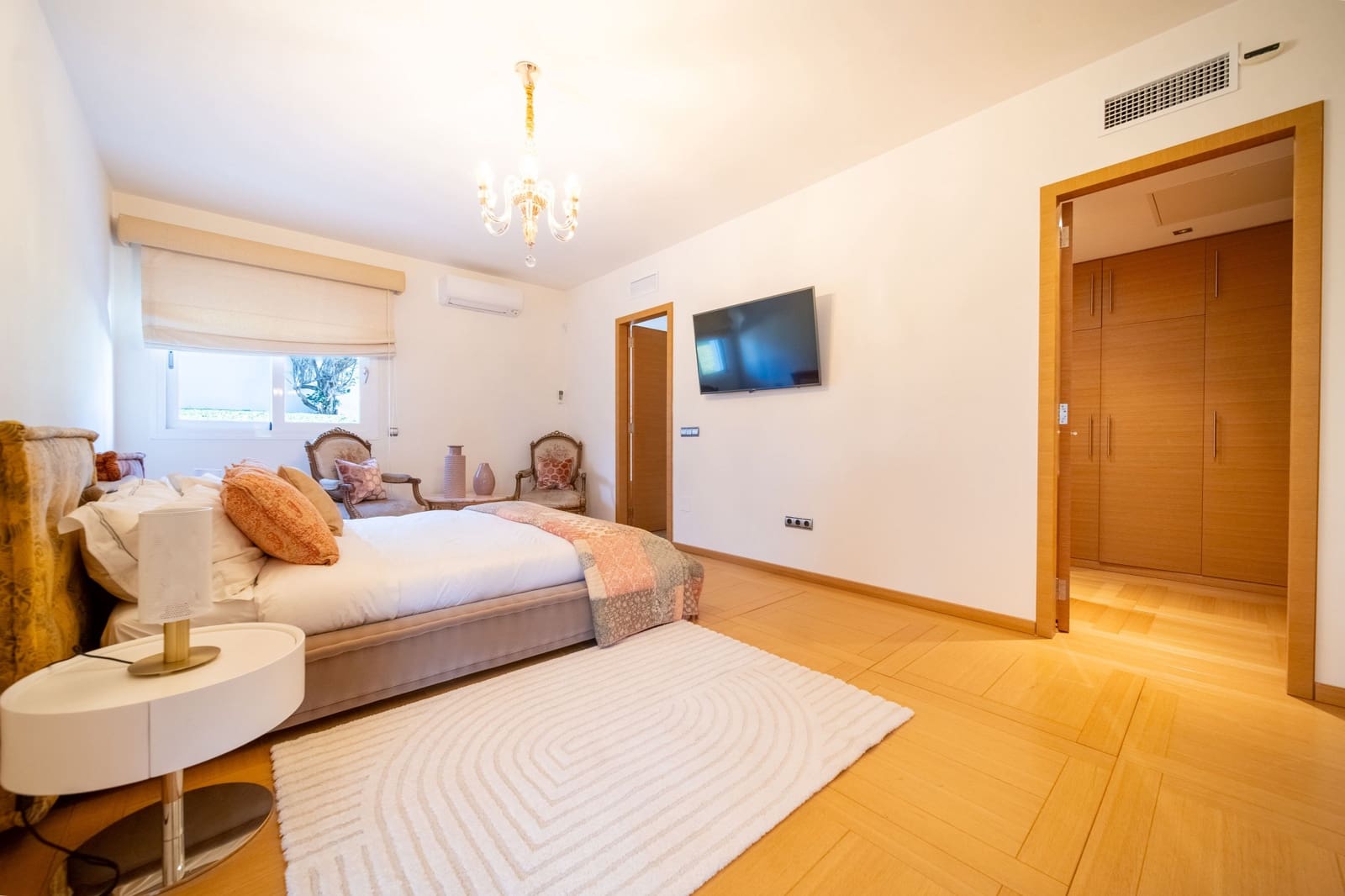6 bedroom Villa for sale in Guadalmina with pool garage - € 5,900,000 (Ref: 9855208)