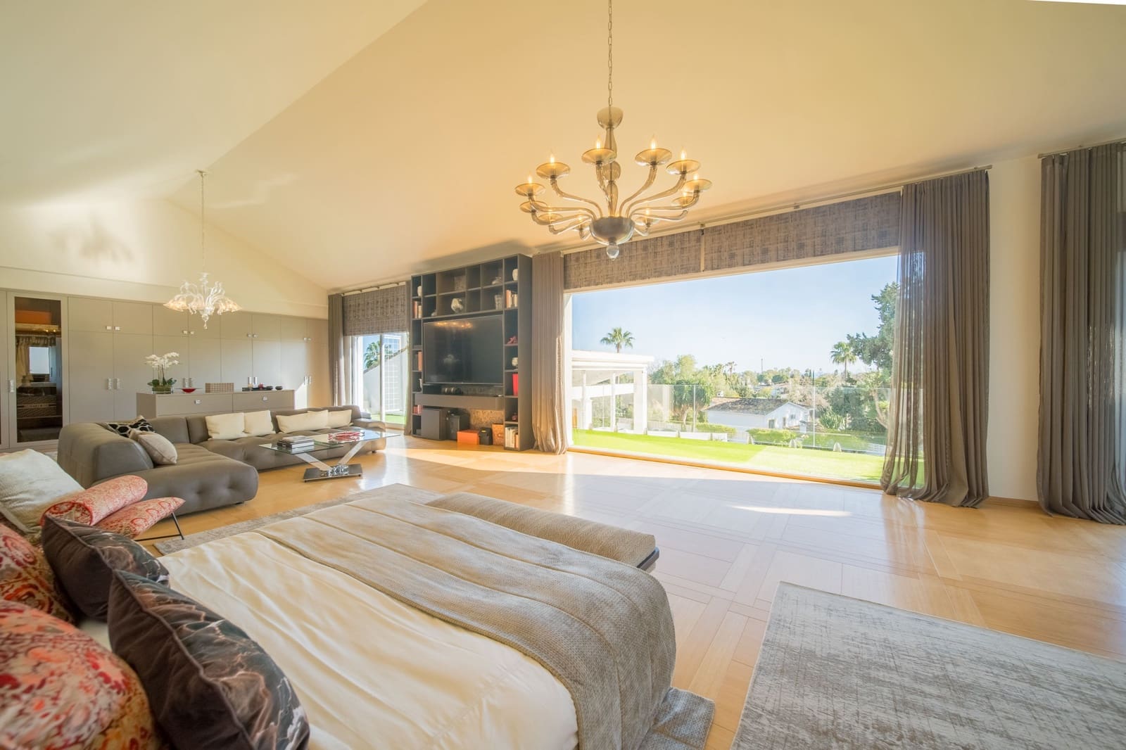 6 bedroom Villa for sale in Guadalmina with pool garage - € 5,900,000 (Ref: 9855208)