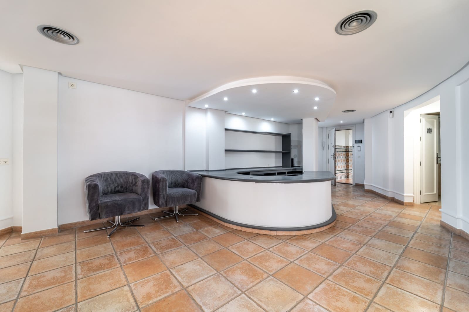 4 slaapkamer Kantoor te huur in San Pedro de Alcantara - € 3.490 (Ref: 9858415)