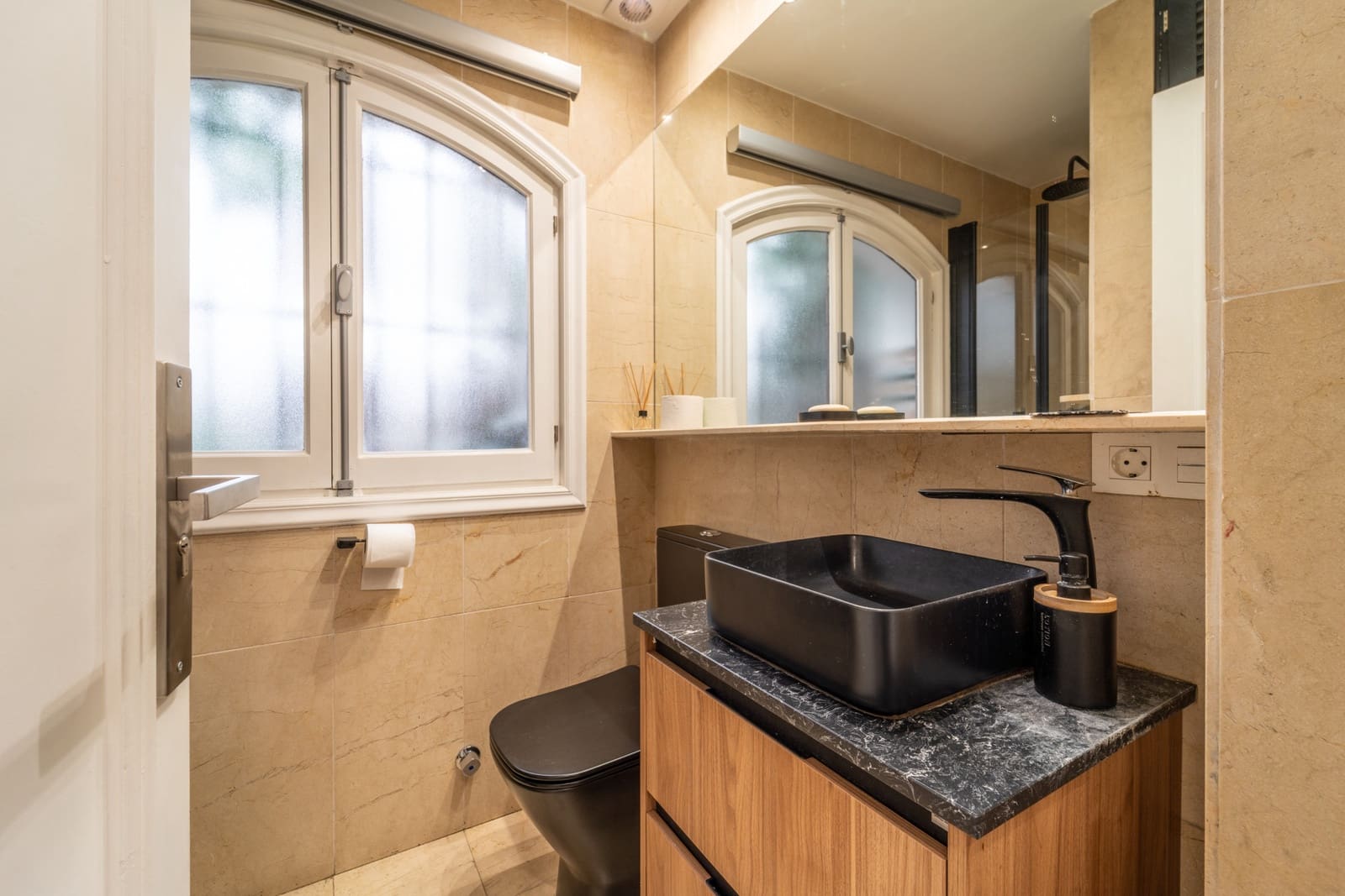 4 slaapkamer Kantoor te huur in San Pedro de Alcantara - € 3.490 (Ref: 9858415)