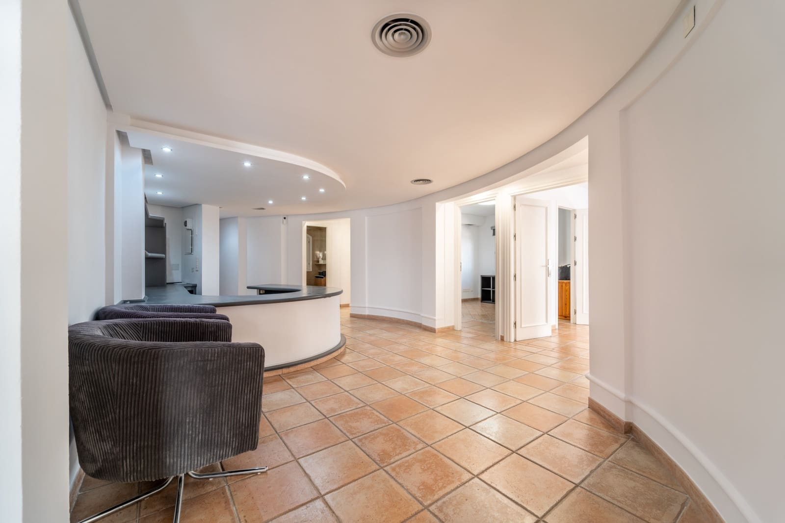 4 slaapkamer Kantoor te huur in San Pedro de Alcantara - € 3.490 (Ref: 9858415)