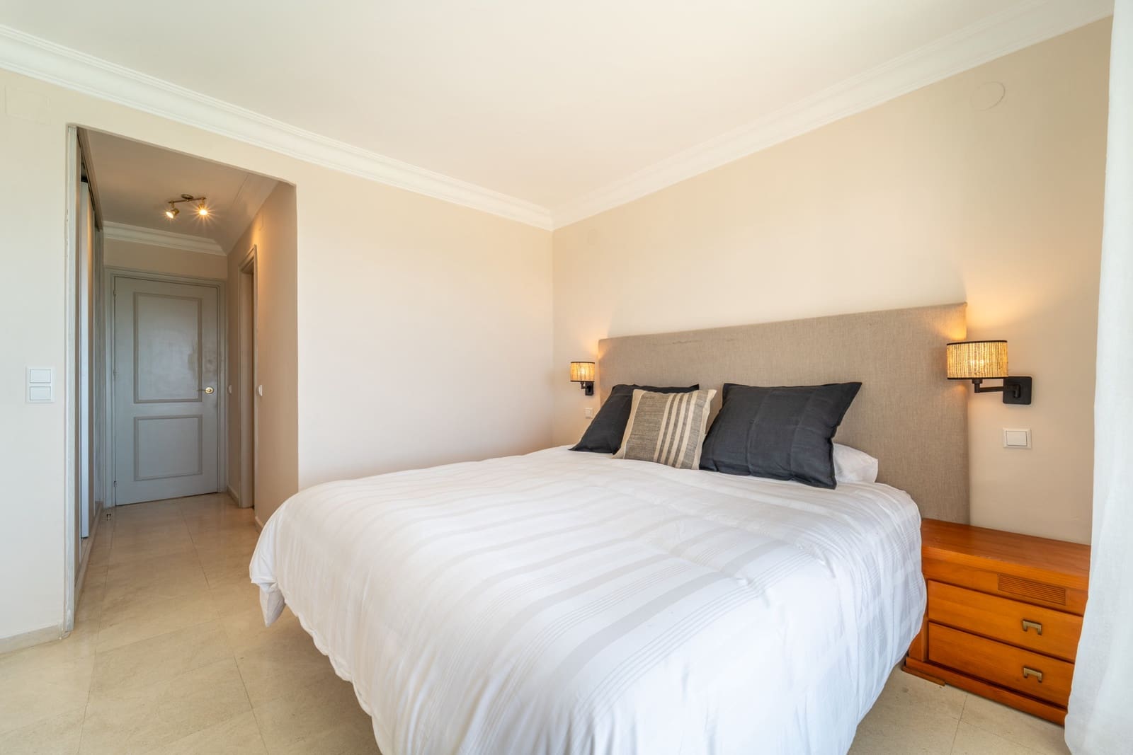 3 bedroom Apartment for holiday rental in Marbella with pool garage - € 4,500 (Ref: 9860790)