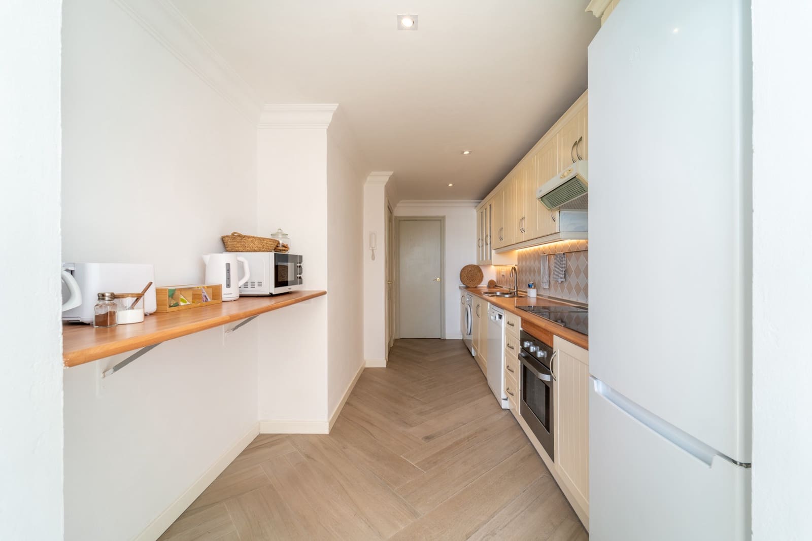 3 bedroom Apartment for holiday rental in Marbella with pool garage - € 4,500 (Ref: 9860790)