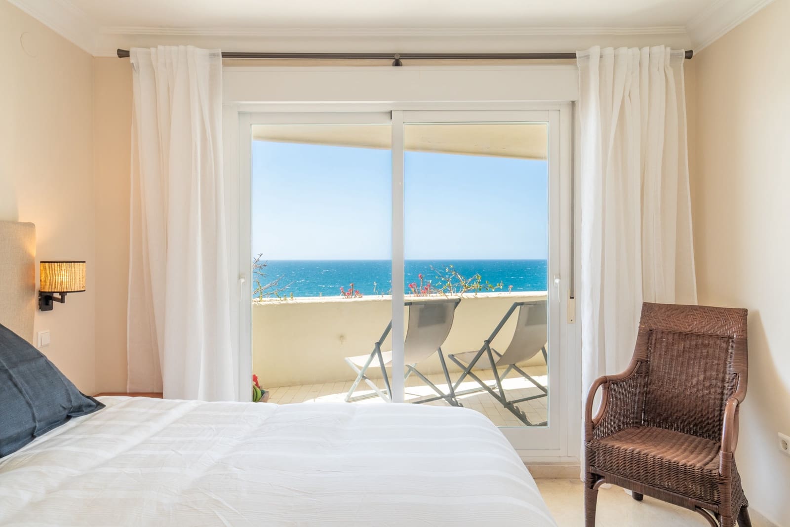 3 bedroom Apartment for holiday rental in Marbella with pool garage - € 4,500 (Ref: 9860790)