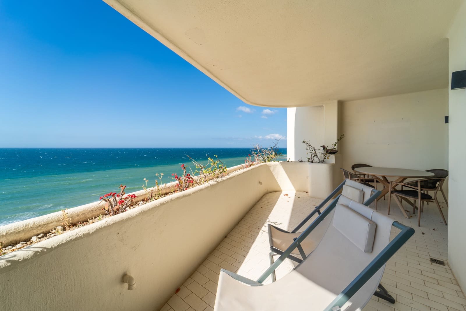3 bedroom Apartment for holiday rental in Marbella with pool garage - € 4,500 (Ref: 9860790)