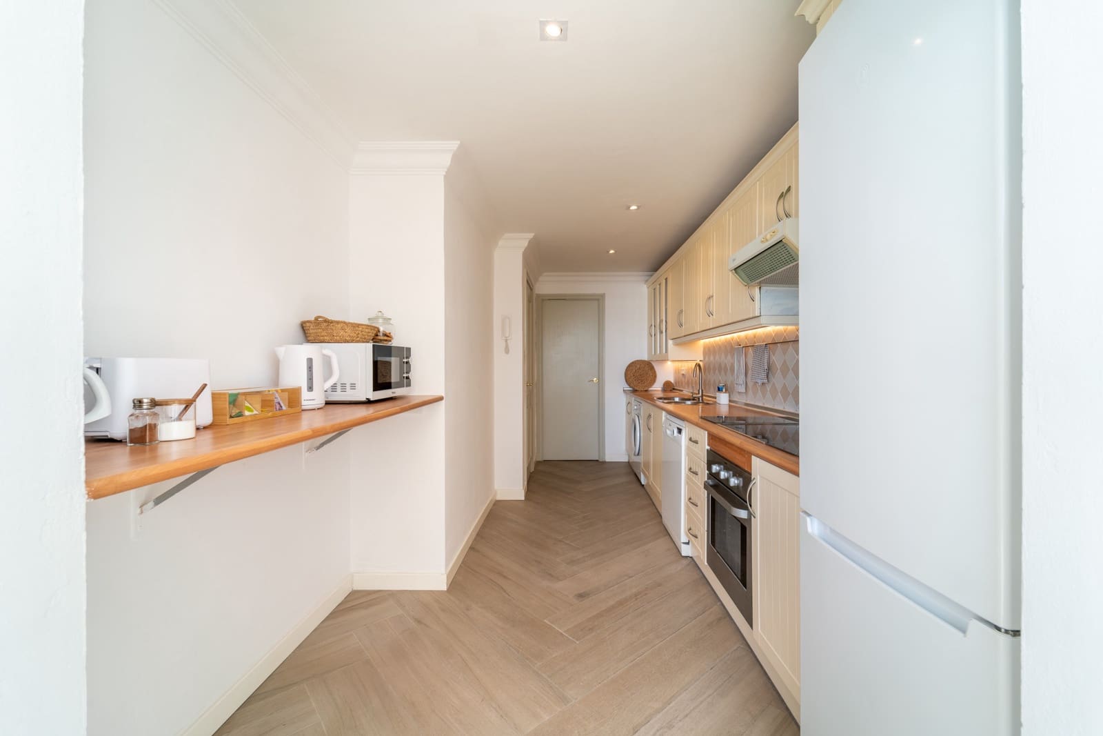 3 bedroom Apartment for holiday rental in Marbella with pool garage - € 3,500 (Ref: 9860790)
