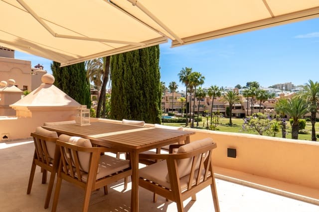 3 soveværelse Penthouse til salg i Estepona med swimmingpool garage - € 995.000 (Ref: 9875857)
