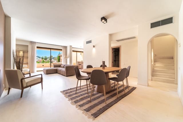 3 soveværelse Penthouse til salg i Estepona med swimmingpool garage - € 995.000 (Ref: 9875857)