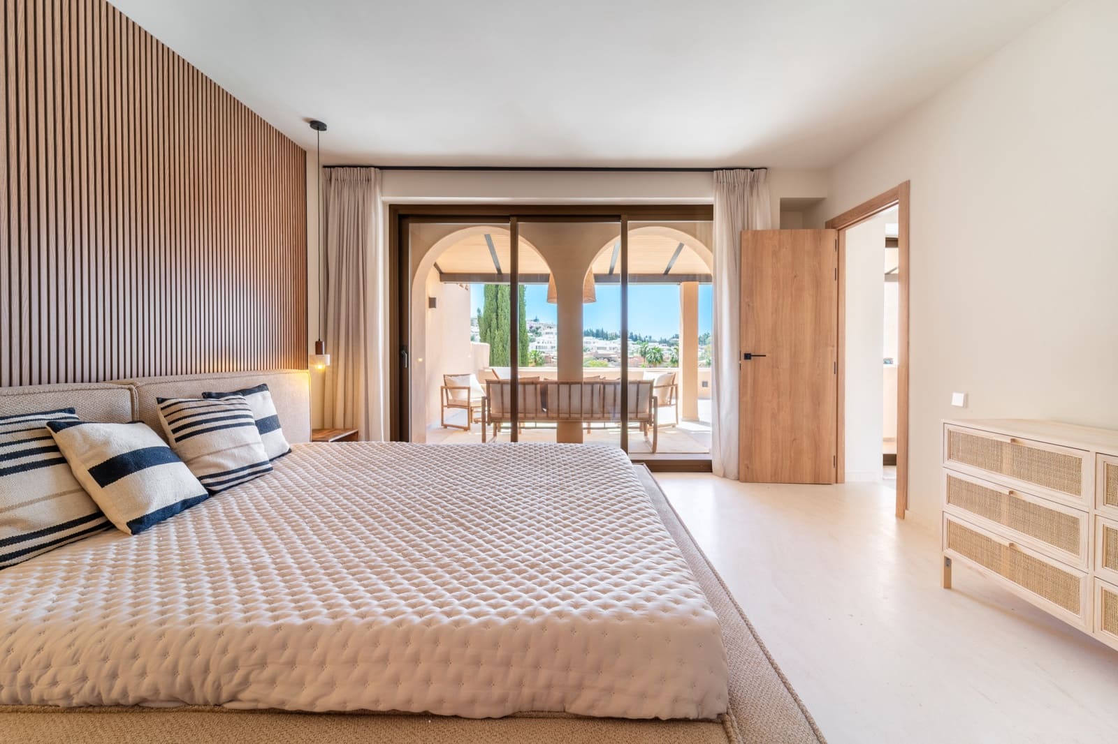 3 soveværelse Penthouse til salg i Estepona med swimmingpool garage - € 995.000 (Ref: 9875857)