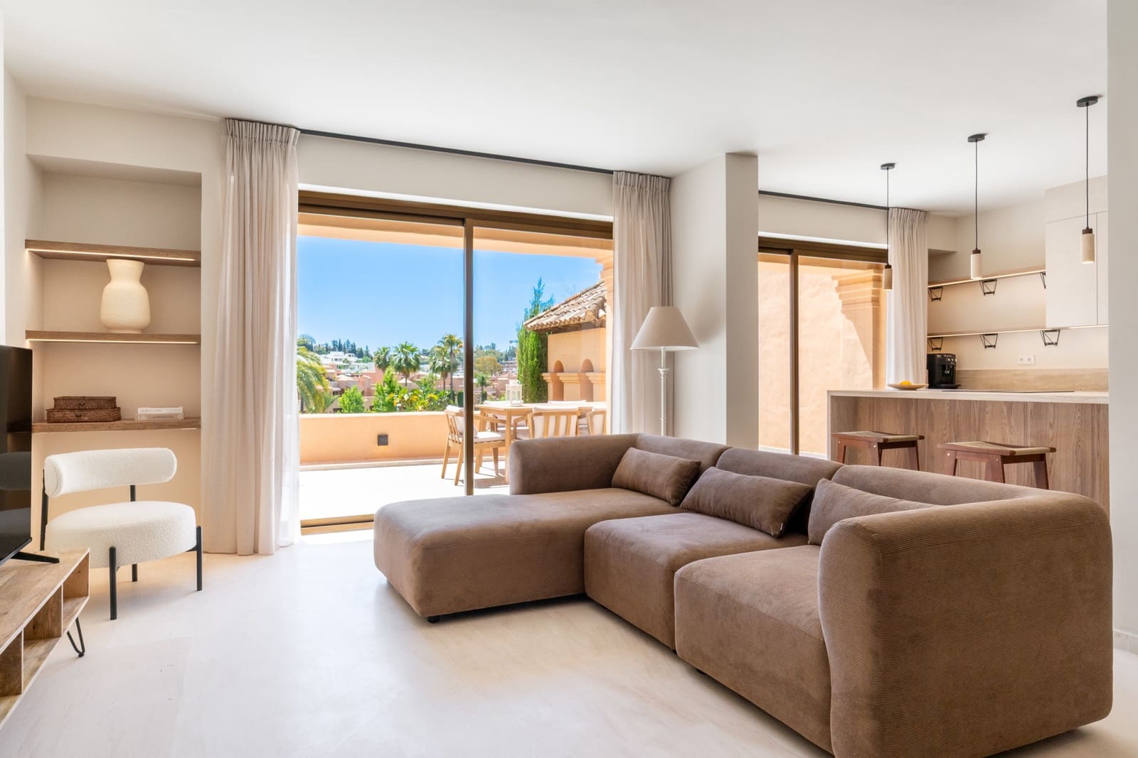 3 soveværelse Penthouse til salg i Estepona med swimmingpool garage - € 995.000 (Ref: 9875857)