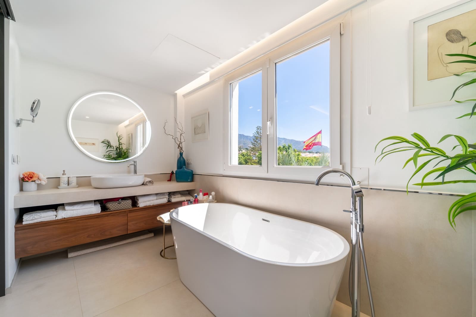 2 soverom Penthouse til salgs i Marbella med svømmebasseng garasje - € 1 995 000 (Ref: 9880739)