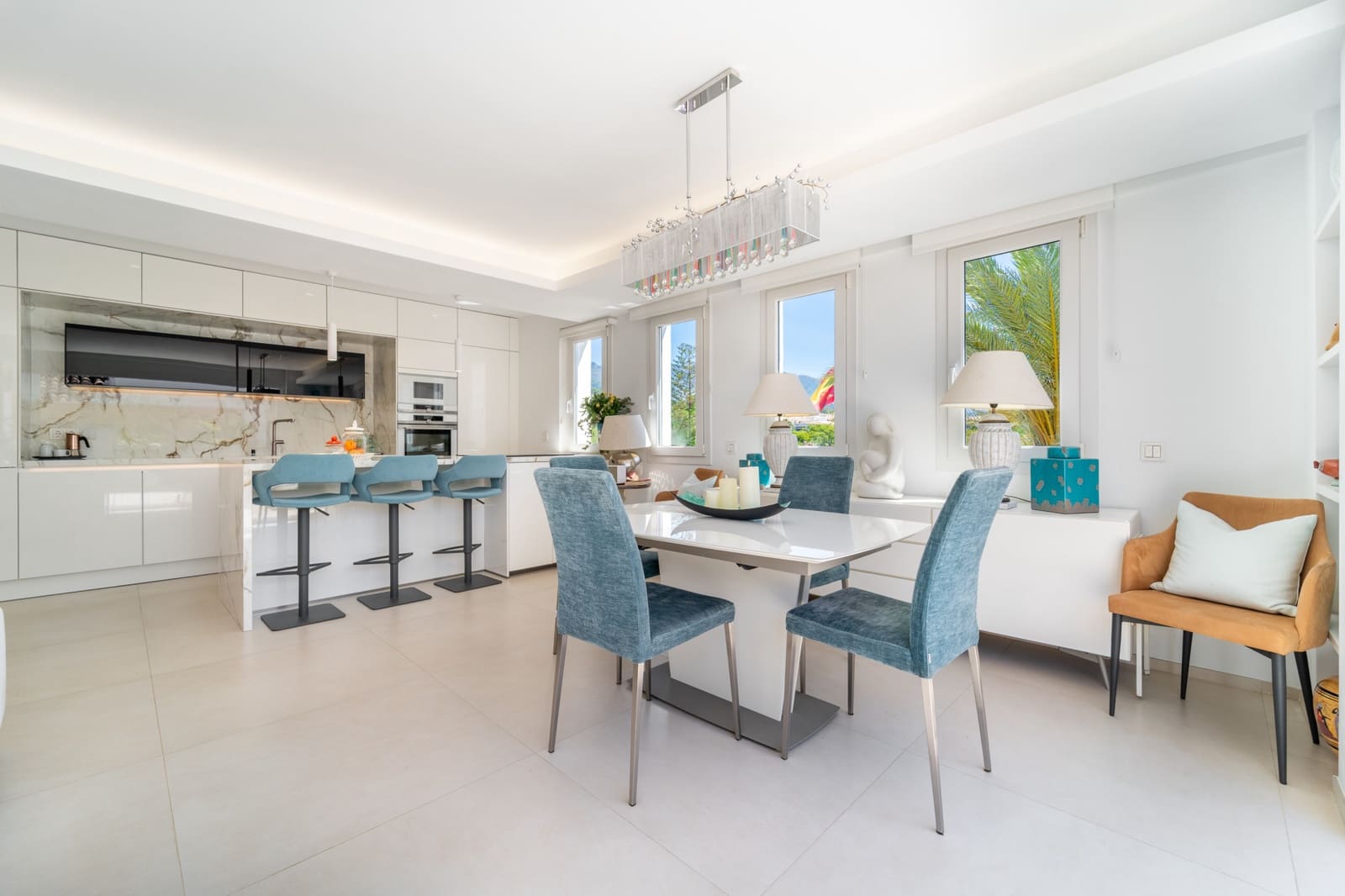 2 soverom Penthouse til salgs i Marbella med svømmebasseng garasje - € 1 995 000 (Ref: 9880739)