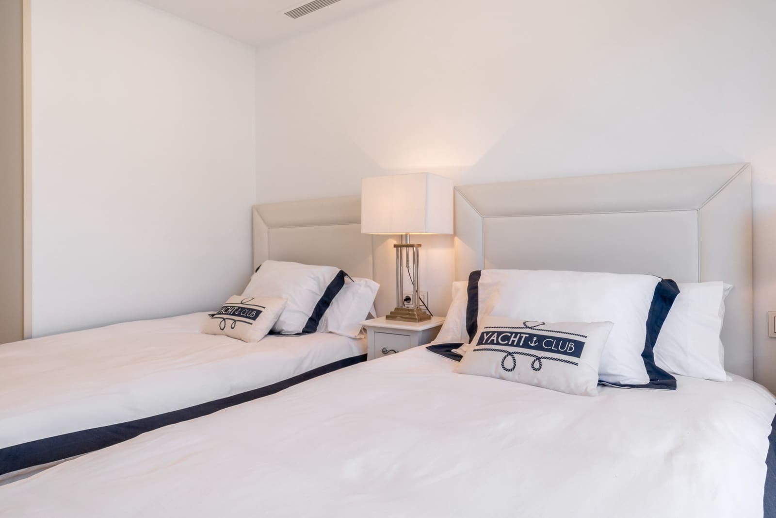2 soverom Penthouse til salgs i Marbella med svømmebasseng garasje - € 1 995 000 (Ref: 9880739)