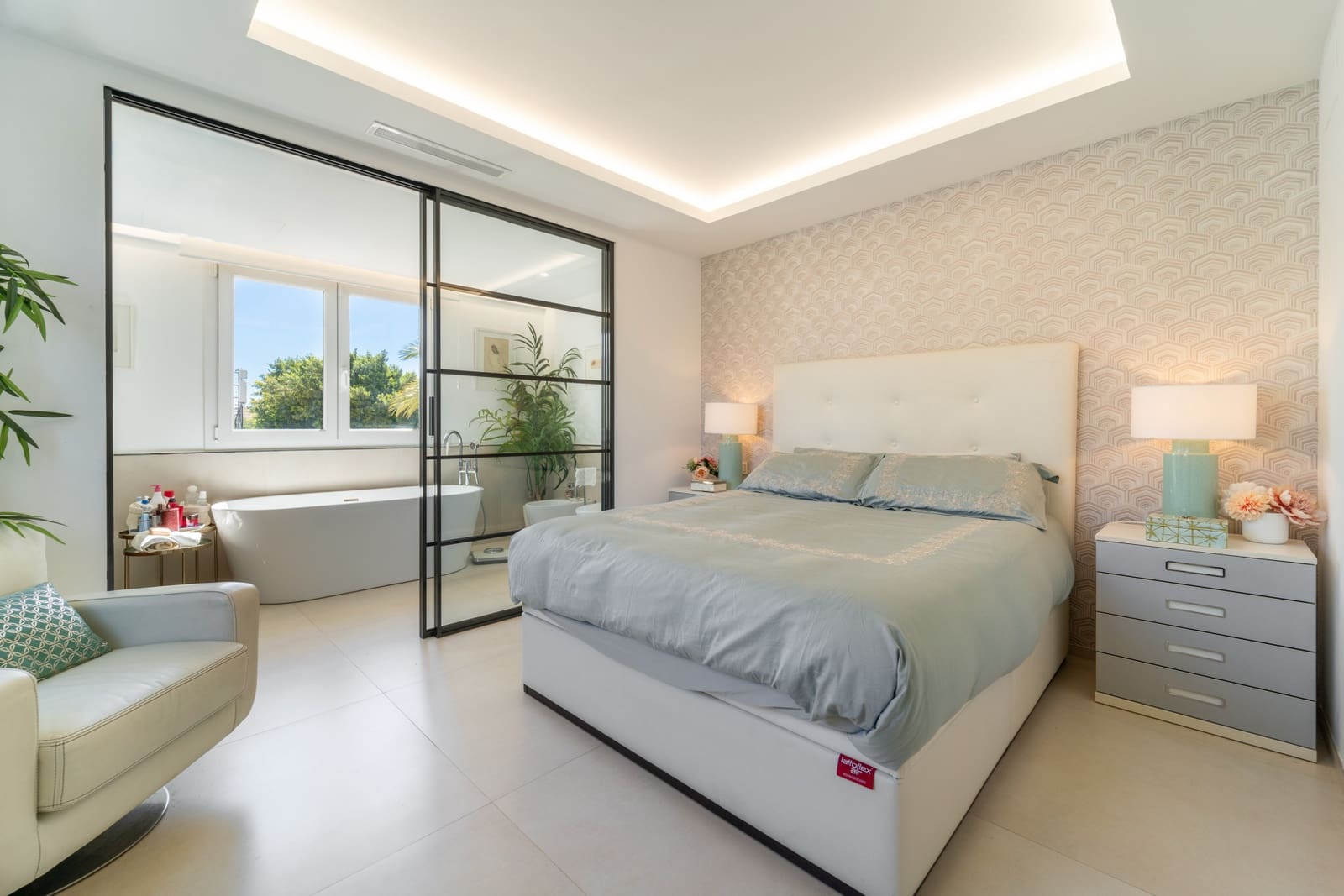 2 soverom Penthouse til salgs i Marbella med svømmebasseng garasje - € 1 995 000 (Ref: 9880739)