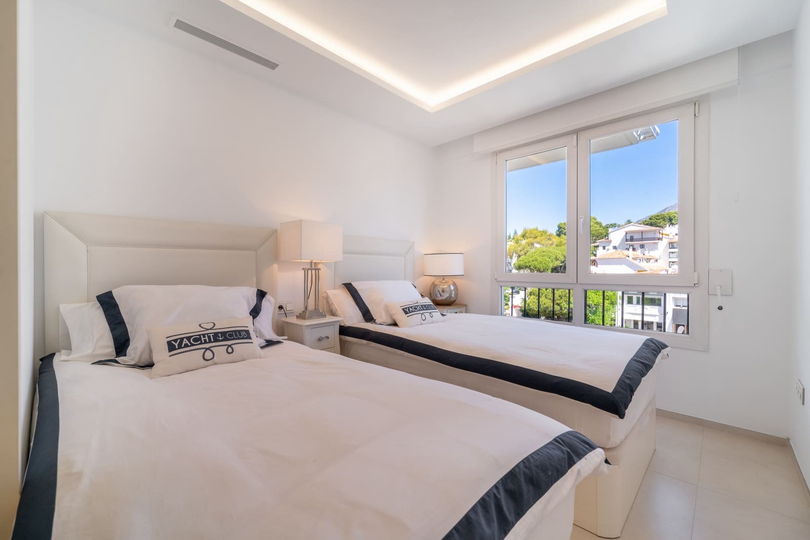 2 soverom Penthouse til salgs i Marbella med svømmebasseng garasje - € 1 995 000 (Ref: 9880739)
