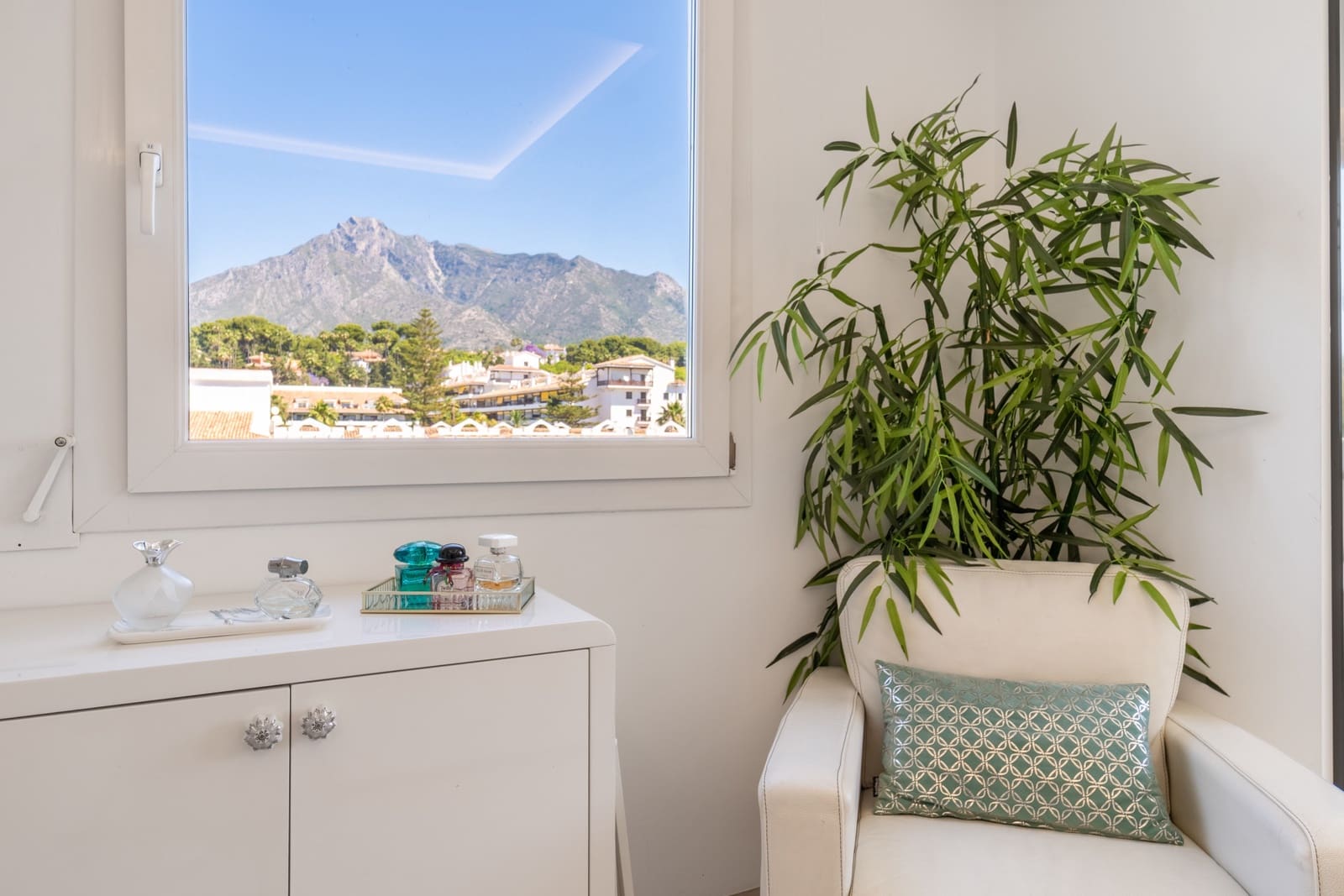 2 soverom Penthouse til salgs i Marbella med svømmebasseng garasje - € 1 995 000 (Ref: 9880739)