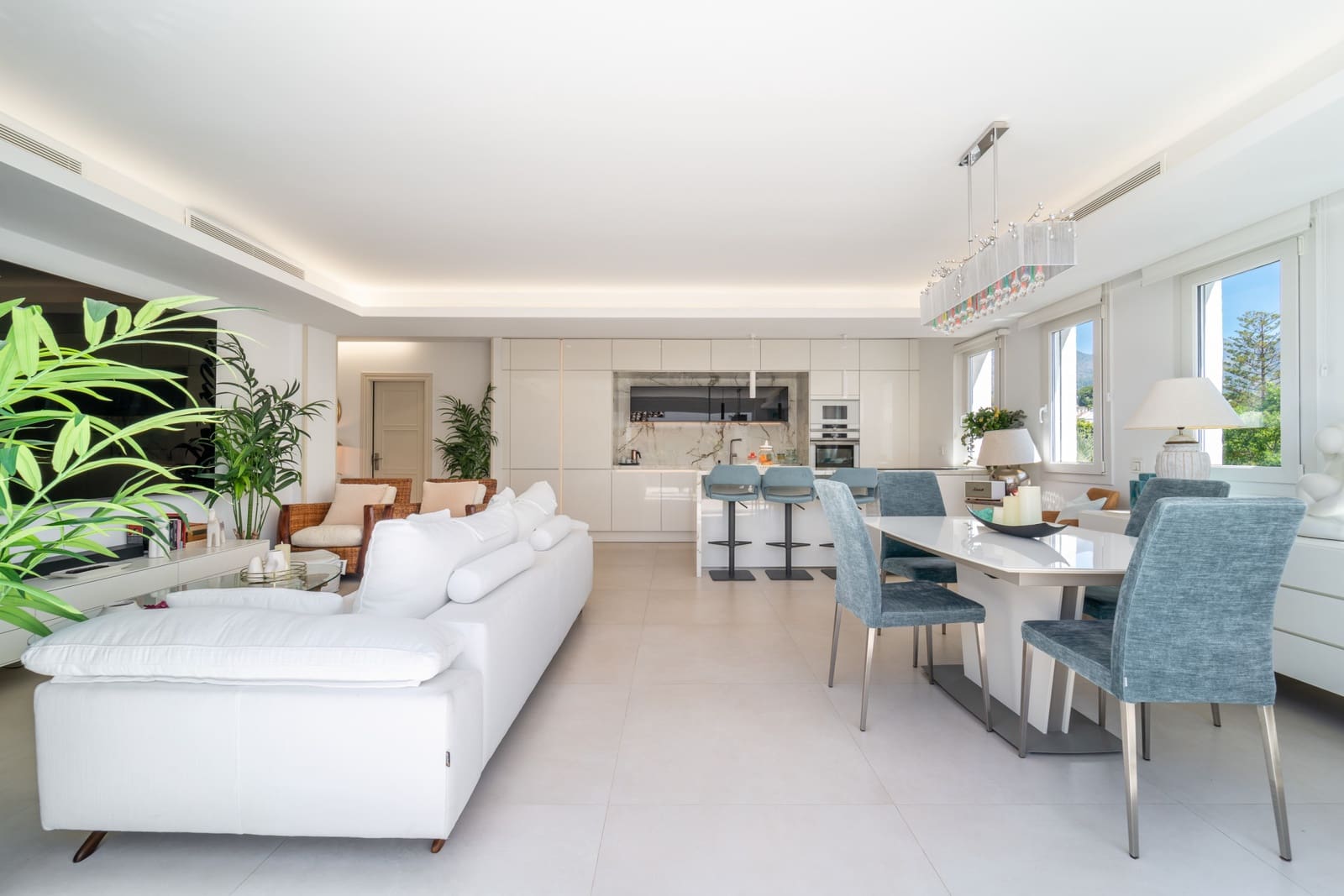 2 soverom Penthouse til salgs i Marbella med svømmebasseng garasje - € 1 995 000 (Ref: 9880739)