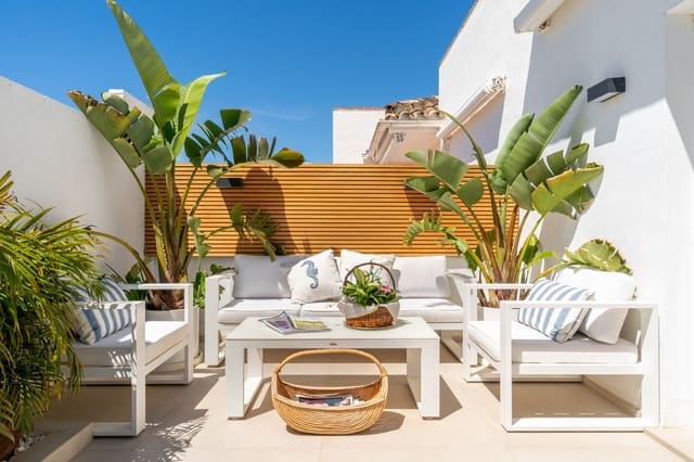 2 bedroom Penthouse for sale in Marbella with pool garage - € 2,100,000 (Ref: 9880739)
