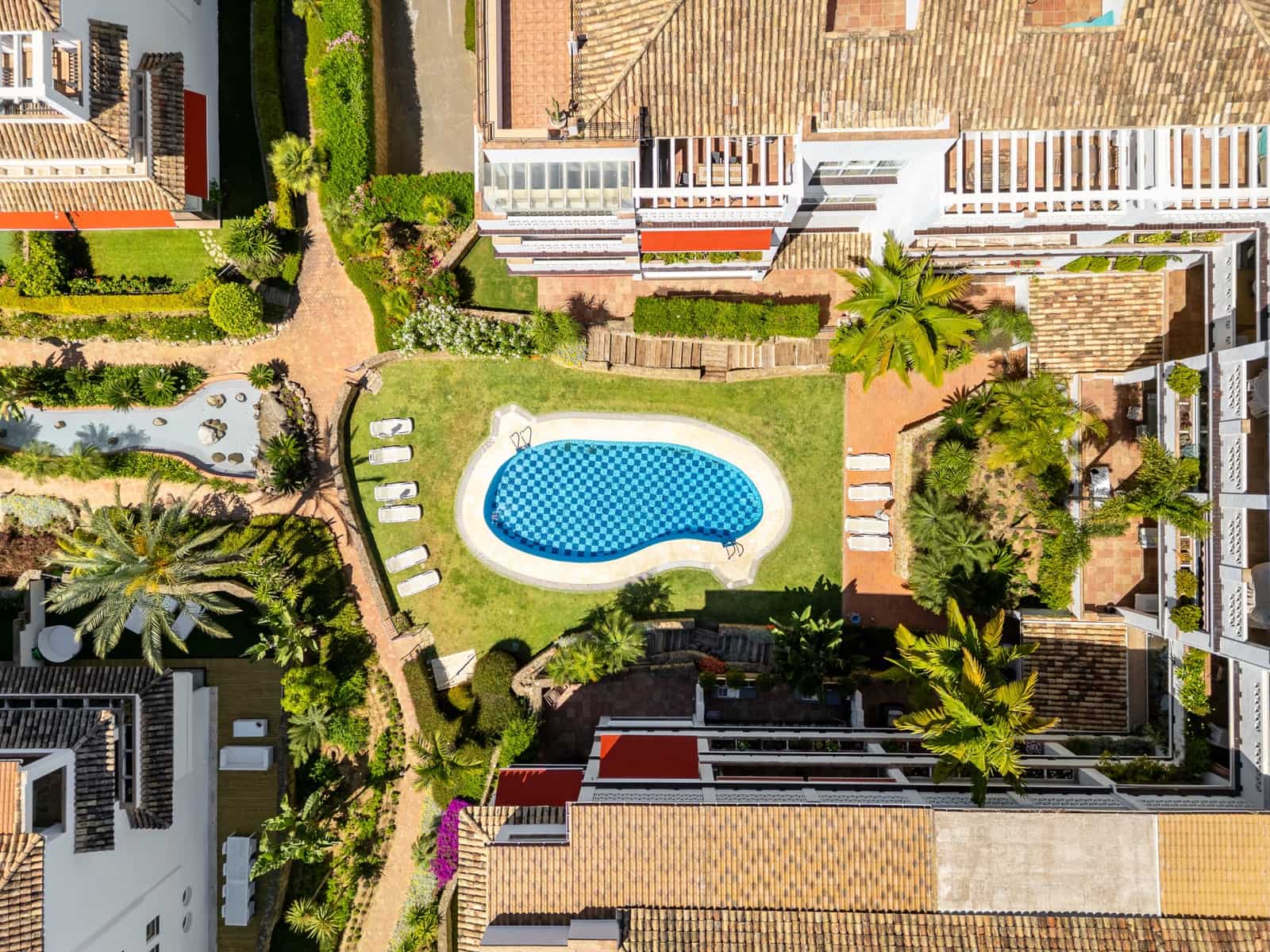 2 soverom Penthouse til salgs i Marbella med svømmebasseng garasje - € 1 995 000 (Ref: 9880739)