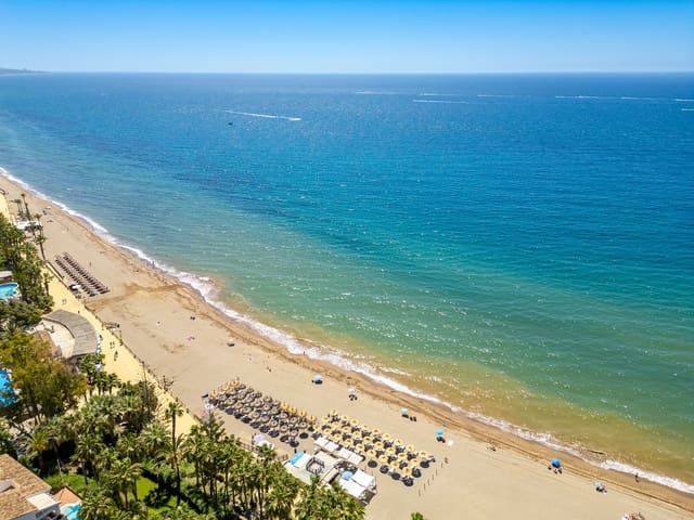 2 bedroom Penthouse for sale in Marbella with pool garage - € 2,100,000 (Ref: 9880739)